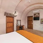 Grand Elite Cave 2*